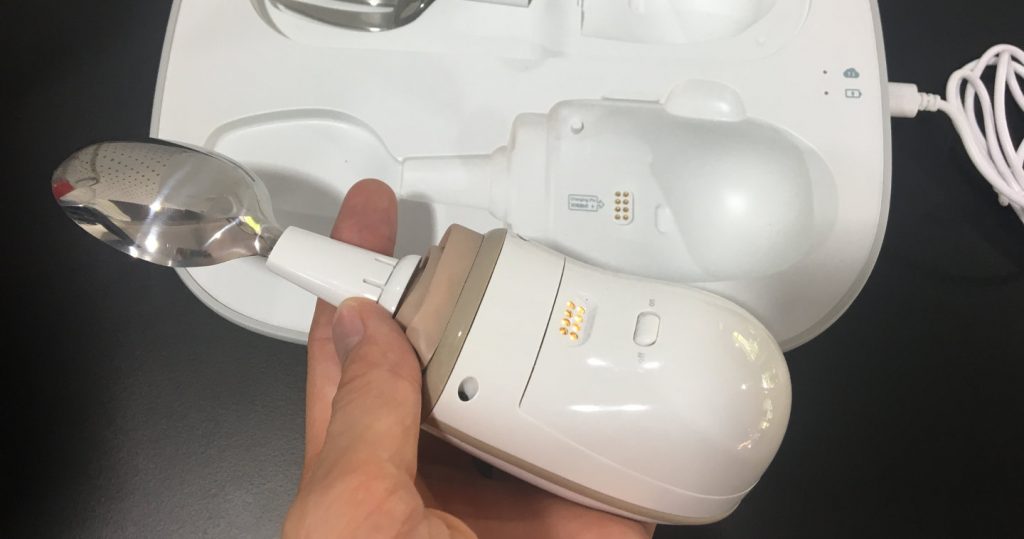 An image of the charging connector on the underside of the Gyenno spoon