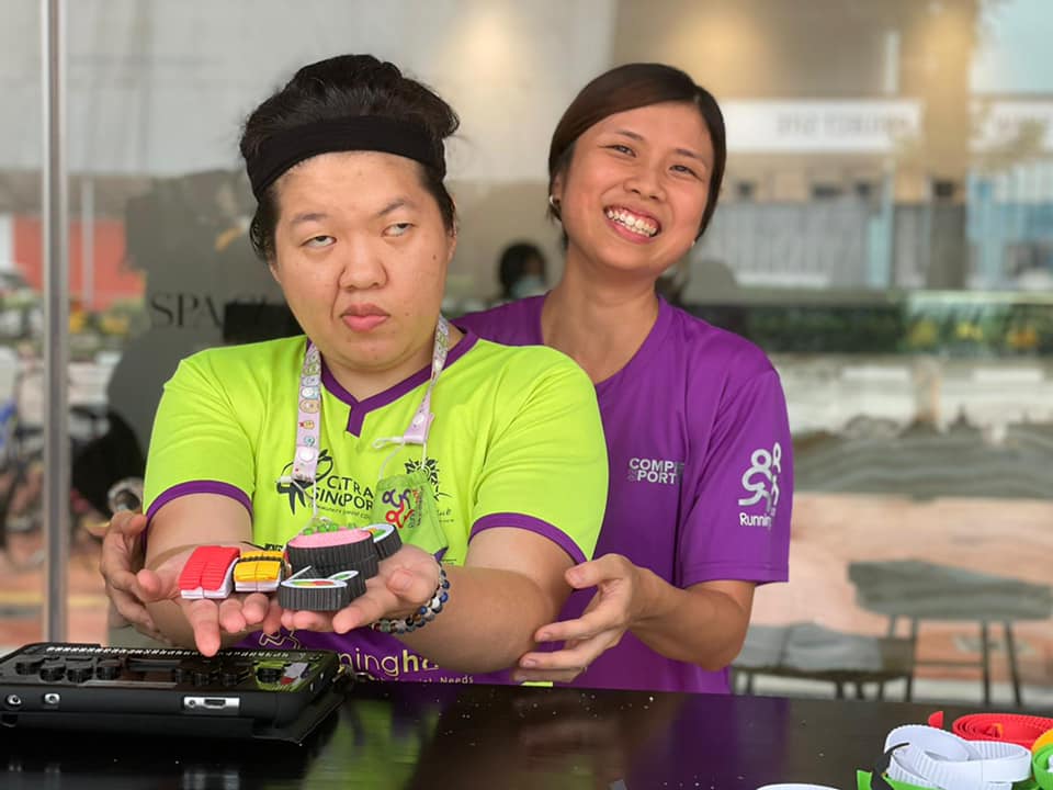 Siew Ling holding the sushi she made