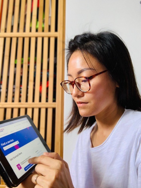 Wen Jing giving a demonstration of using the Enabling Guide website on her tablet computer.